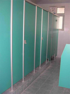 四川地區衛生間隔斷選購指南 材質、防潮與區域考量